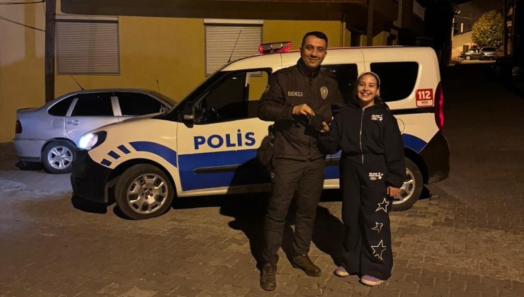 Küçük kızdan örnek davranış: Bulduğu cüzdanı polise teslim etti