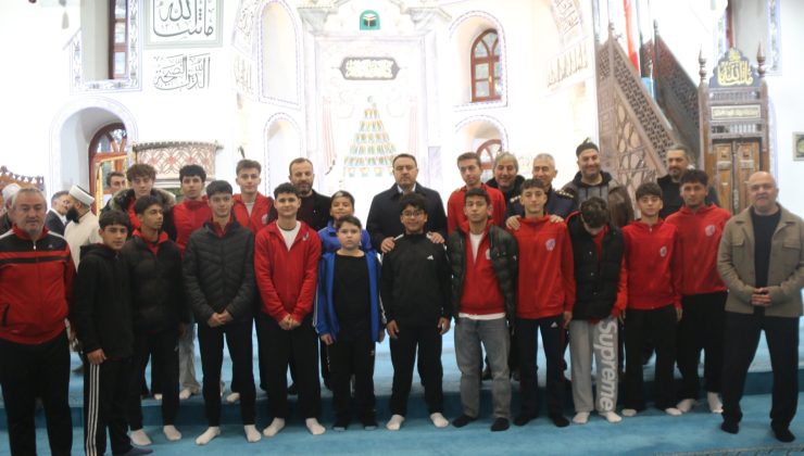 Aileler sabah namazında buluştu
