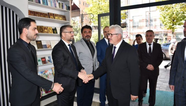 Kütahya İl Müftüsü İzmirli görevine başladı