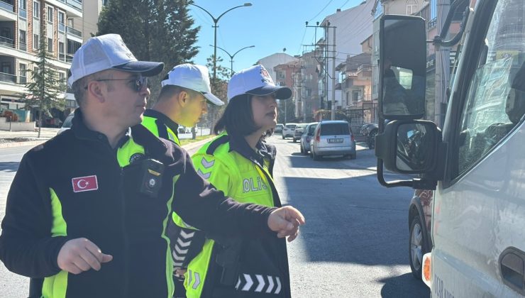 Trafik ekiplerinden sürücülere denetim