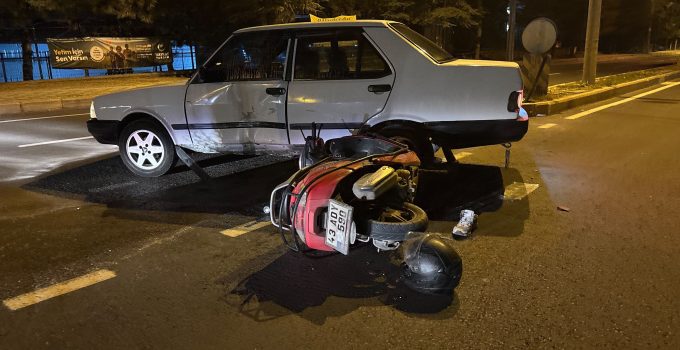 Otomobil ile çarpışan motosikletin sürücüsü yaralandı