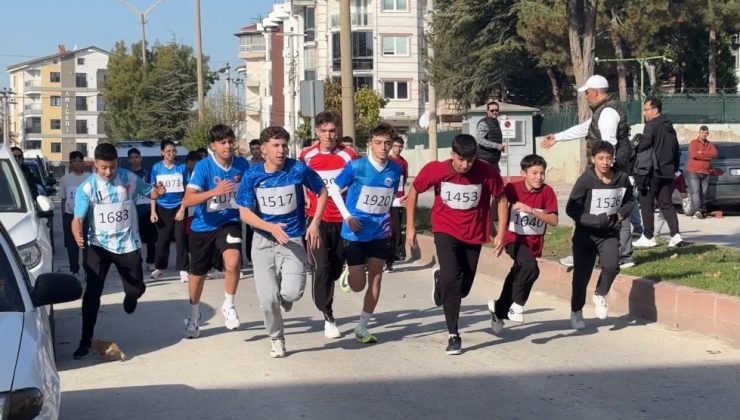 Öğrenciler Cumhuriyet ruhunu yansıtan numaralarla kıyasıya yarıştı