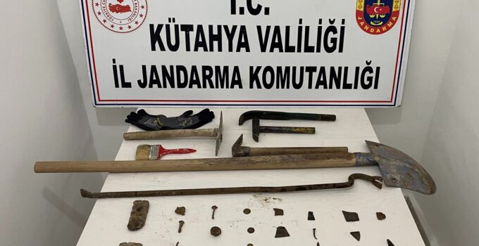 Tavşanlı’da Anadolu Mirası operasyonu: 28 obje ve 4 sikke ele geçirildi