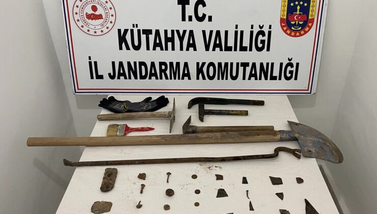 Tavşanlı’da Anadolu Mirası operasyonu: 28 obje ve 4 sikke ele geçirildi