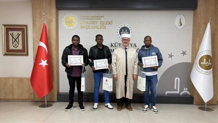 Kütahya’da 3 Kenya vatandaşı Müslüman oldu