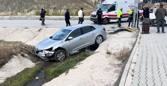 Çarpışan iki otomobilden biri su kanalına düştü: 2 yaralı