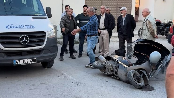 Motosiklet ile servis aracı çarpıştı: 1 yaralı