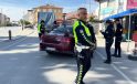 Polisin şüphelendiği araçtan ehliyetsiz sürücü çıktı