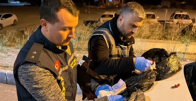 Denizli’de dolandırdılar, Kütahya polisinden kaçamadılar