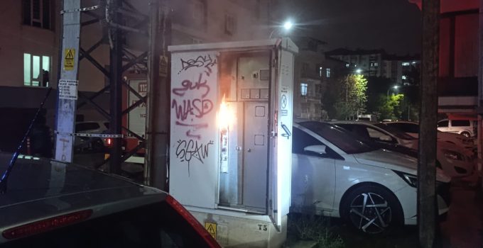 Elektrik panosunda çıkan yangın paniğe neden oldu