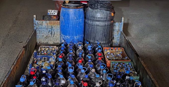 Şaphane’de 960 litre kaçak içki ele geçirildi