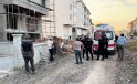 Çatıdan düşen 56 yaşındaki usta ağır yaralandı