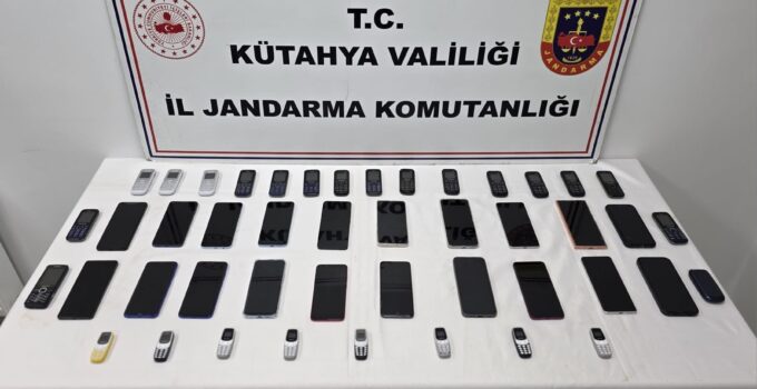 Simav’da 1 milyon 600 bin TL değerinde kaçak telefon ele geçirildi