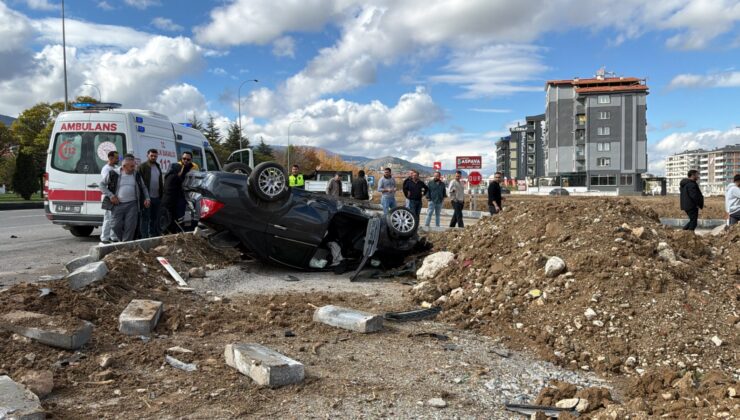 Otomobil takla attı, sürücünün annesi gözyaşlarına tutamadı