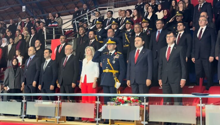 Cumhuriyet bayramı coşkusu: Vali Işın, Kütahya’nın önemine dikkat çekti