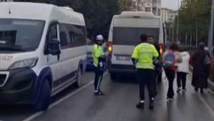 Dur ihtarına uymayan servis sürücüsü öğrencileri araçta bırakıp kaçtı